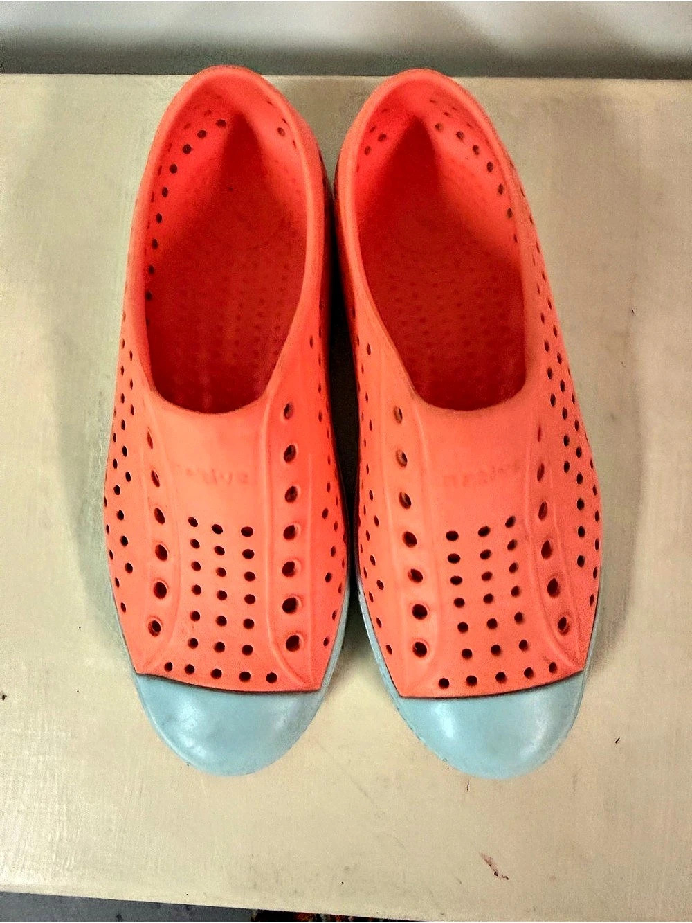 Native Jefferson Perforated Clogs in Orange & Blue
